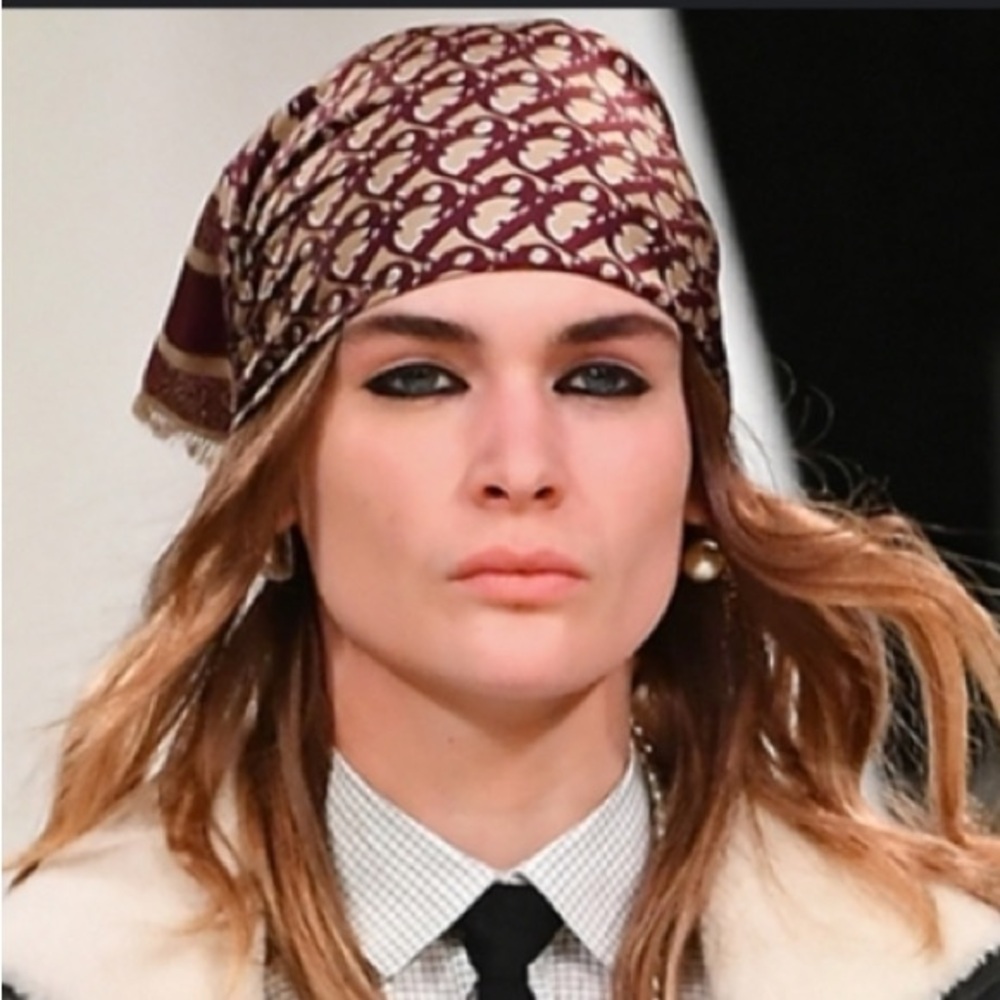 Dior Scarf Luxurious Accessories, it was a gift, 💯 % silk